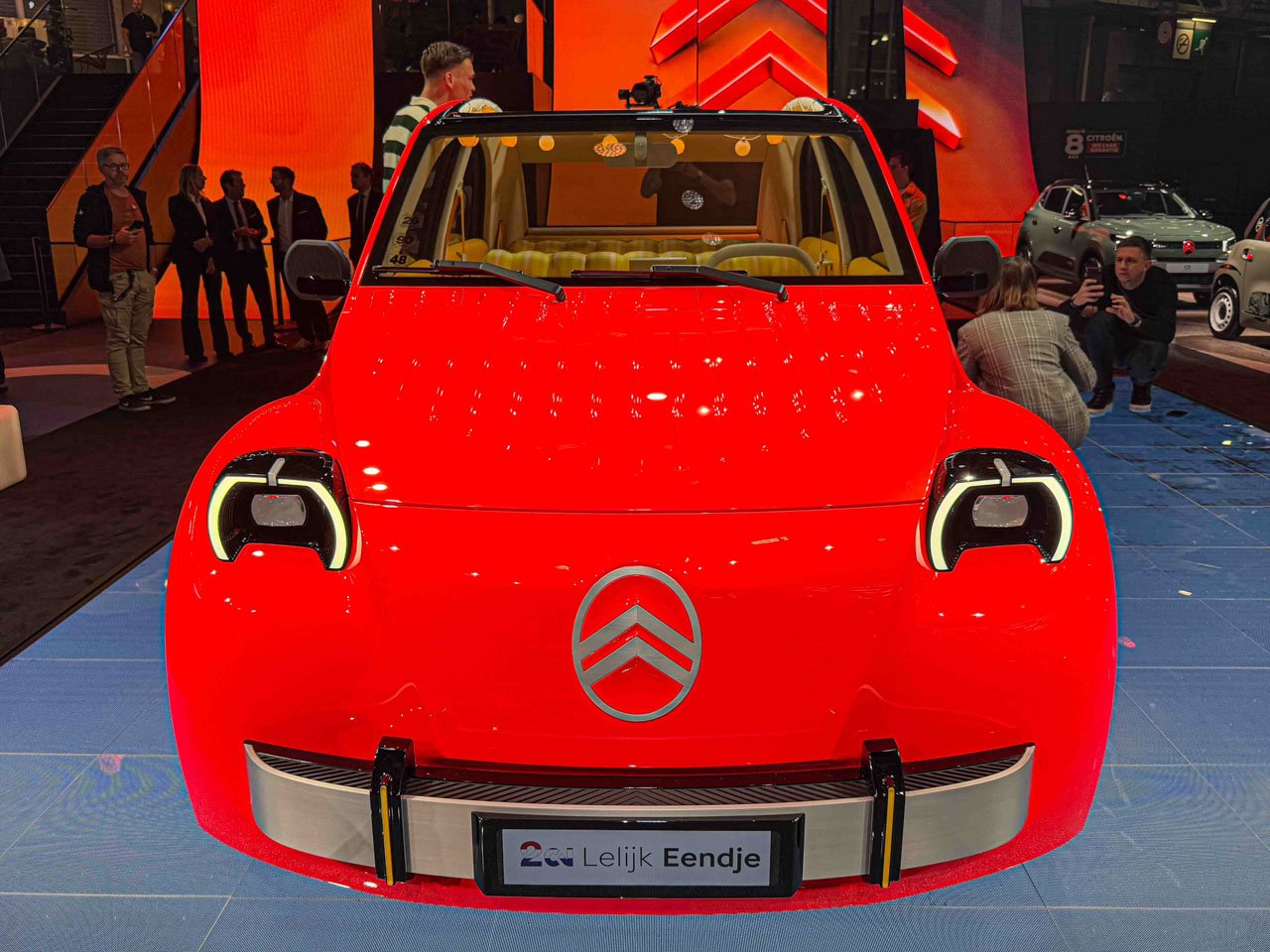 first-look:-citroen-2cv-inspired-future-e-car-concept-wants-to-go-back-to-the-basics